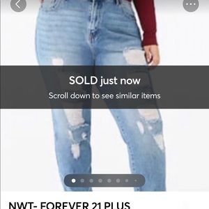 NWT-FOREVER21 PLUS DISTRESSED JEANS